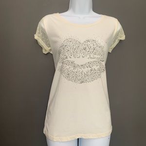 Guess Bug Lips Cream Sheer Sleeves Tee
